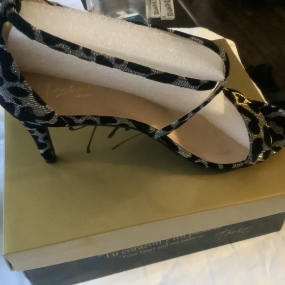 Shoes - Picture 4 of 9